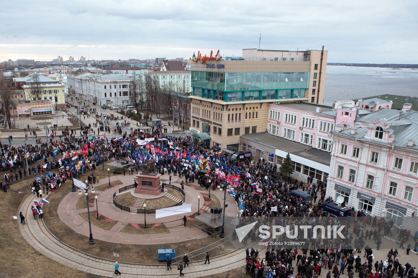 Rallies across Russia in support of Crimea