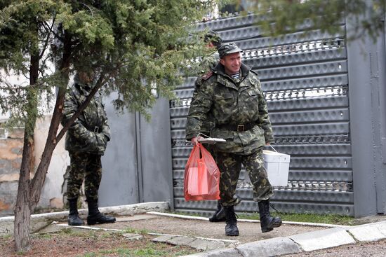 Ukrainian servicemen leave their military unit