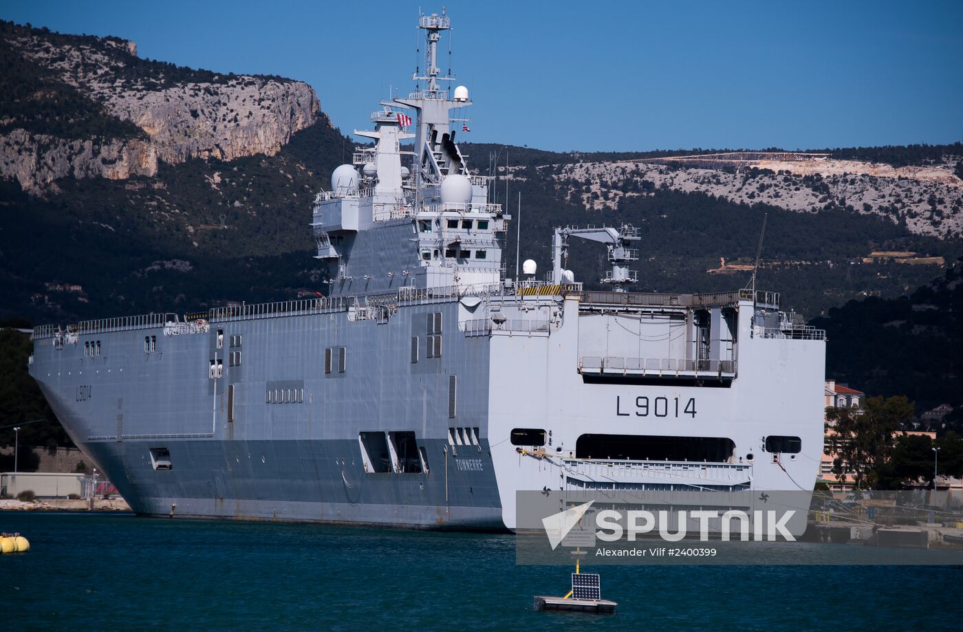 The Tonnere multi-purpose amphibious assault ship of the Mistral class