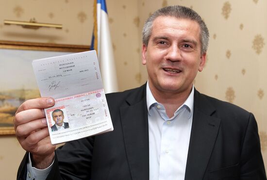 Crimean Prime Minsiter Sergei Aksyonov gets a Russian passport