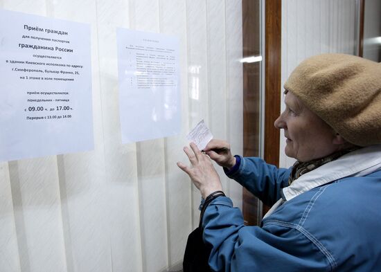 Crimean residents submit documents to be issued Russian passports