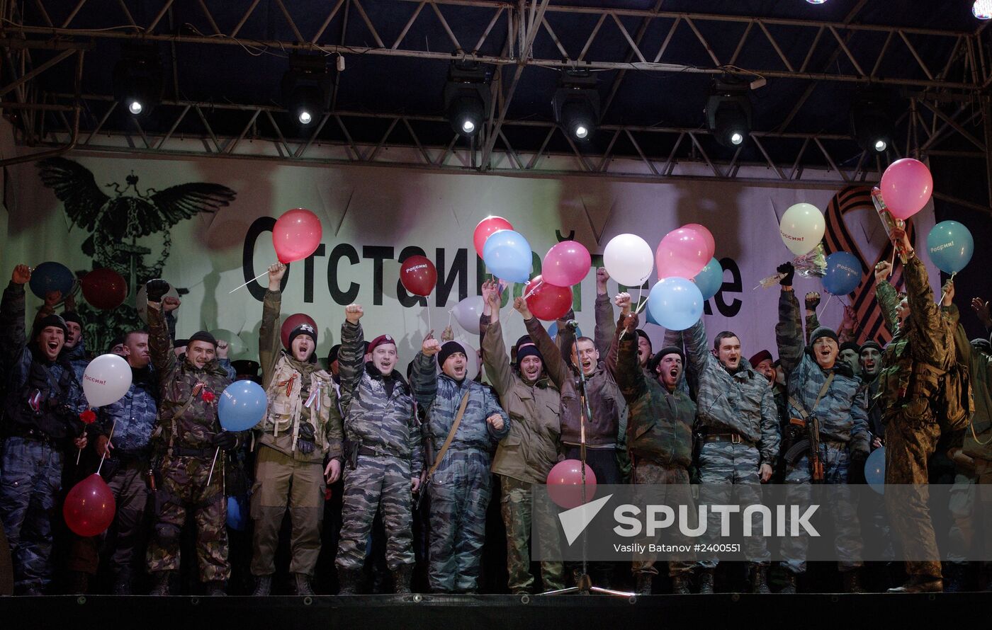 Sevastopol residents wecome back Berkut special force