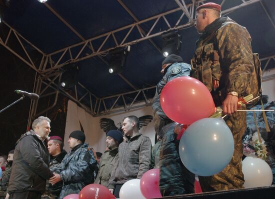 Sevastopol residents wecome back Berkut special force