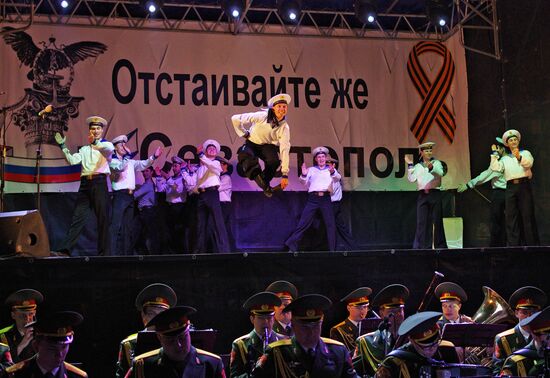Russian army choir performs outdors in Sevastopol