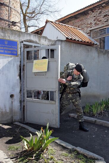 Ukrainian Navy Coastal Defense Brigade leaves military unit in Perevalnoe village