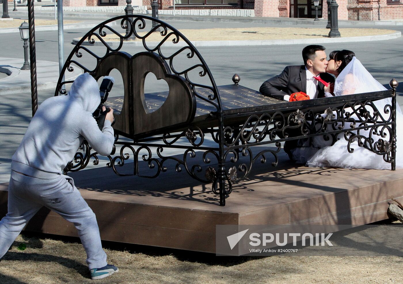 Unveiling of "Bed reconciliation" art object in Vladivostok