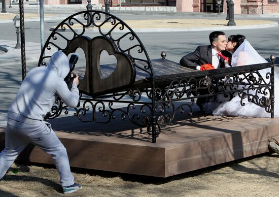 Unveiling of "Bed reconciliation" art object in Vladivostok