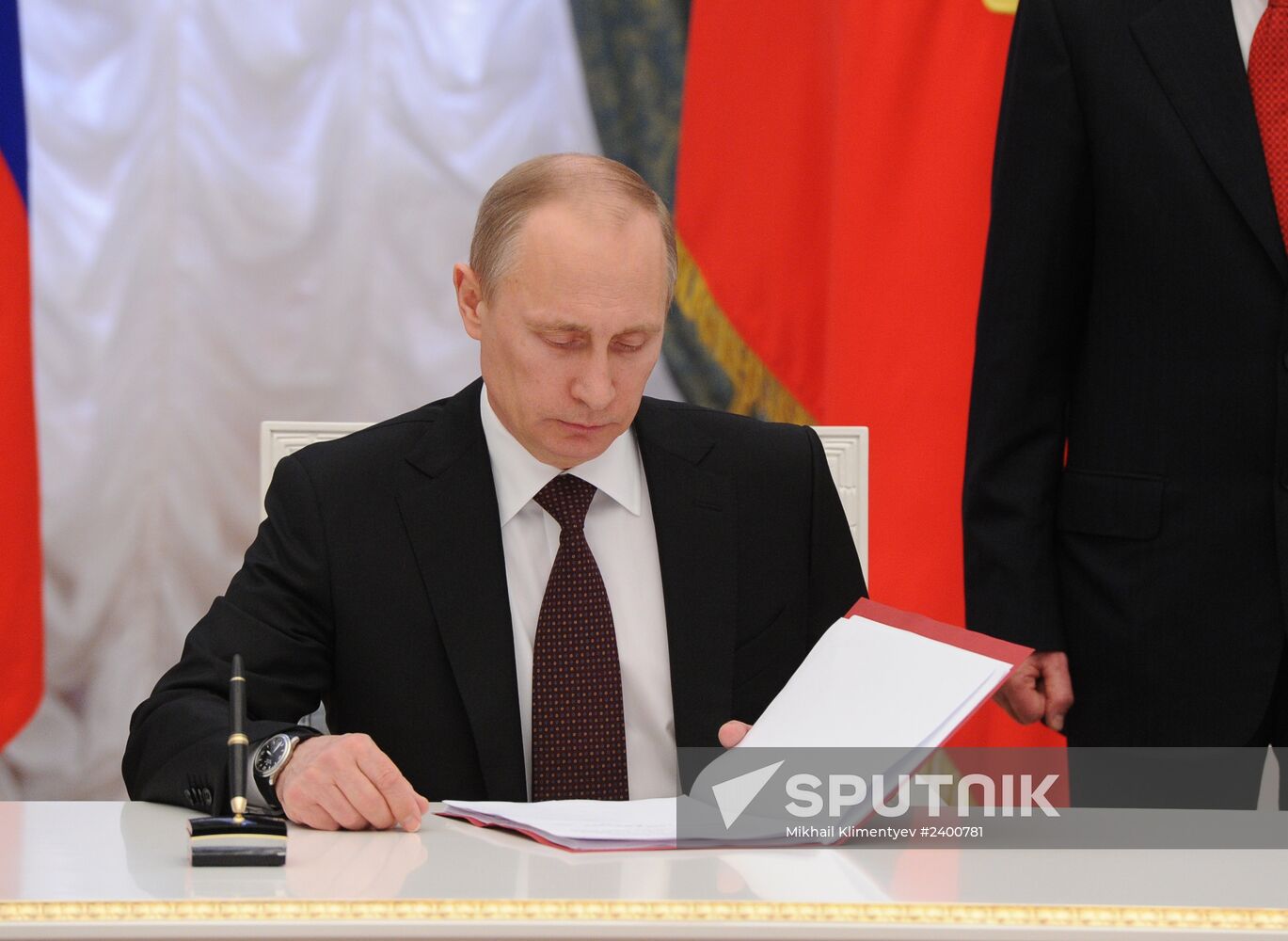 Putin signs decree on formation of Crimean Federal District of the Russian Federation