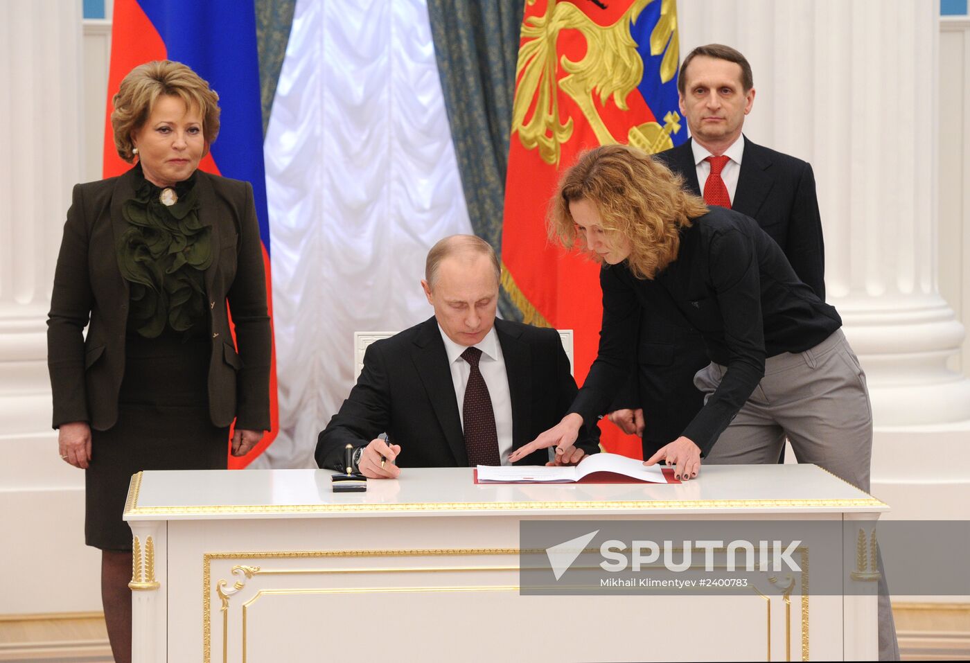 Putin signs decree on formation of Crimean Federal District of the Russian Federation