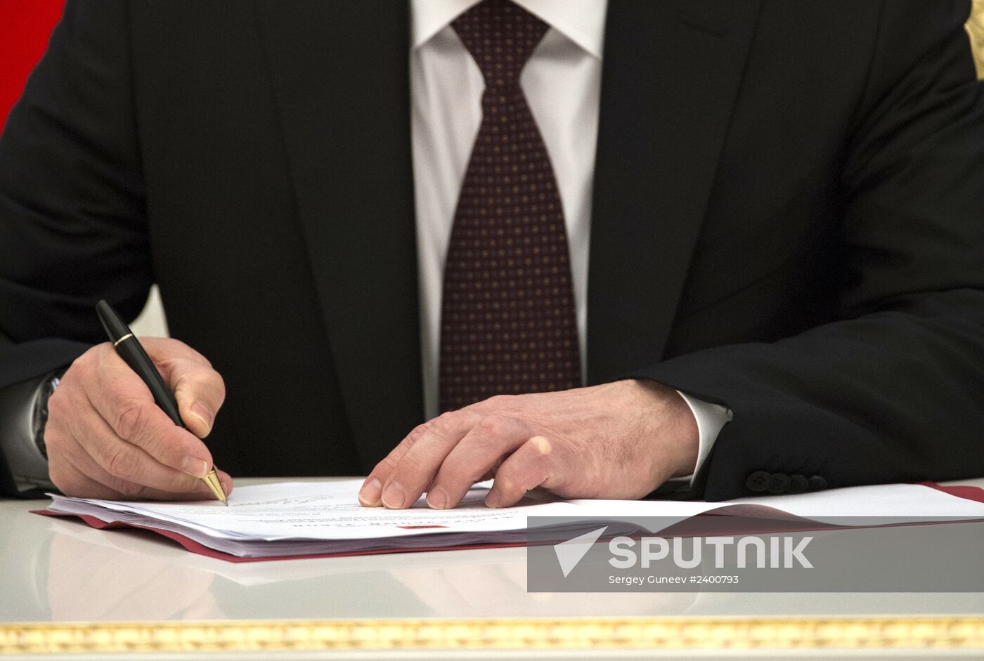 Putin signs decree on formation of Crimean Federal District of the Russian Federation