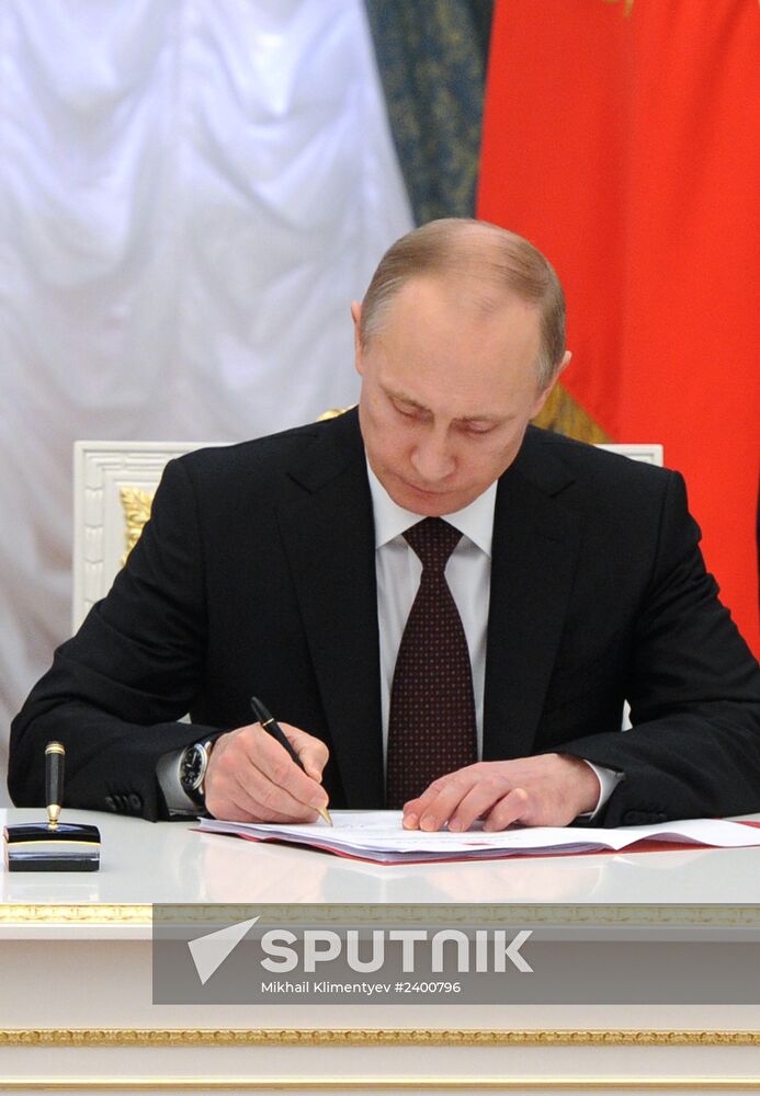 Putin signs decree on formation of Crimean Federal District of the Russian Federation