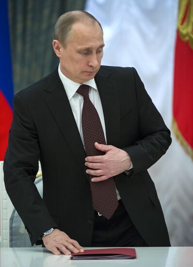 Putin signs decree on formation of Crimean Federal District of the Russian Federation