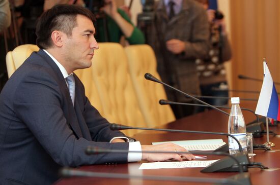 UN Assistant Secretary-General Ivan Shimanovich meets with Crimean Deputy Prime Minister Rustam Temirgaliyev