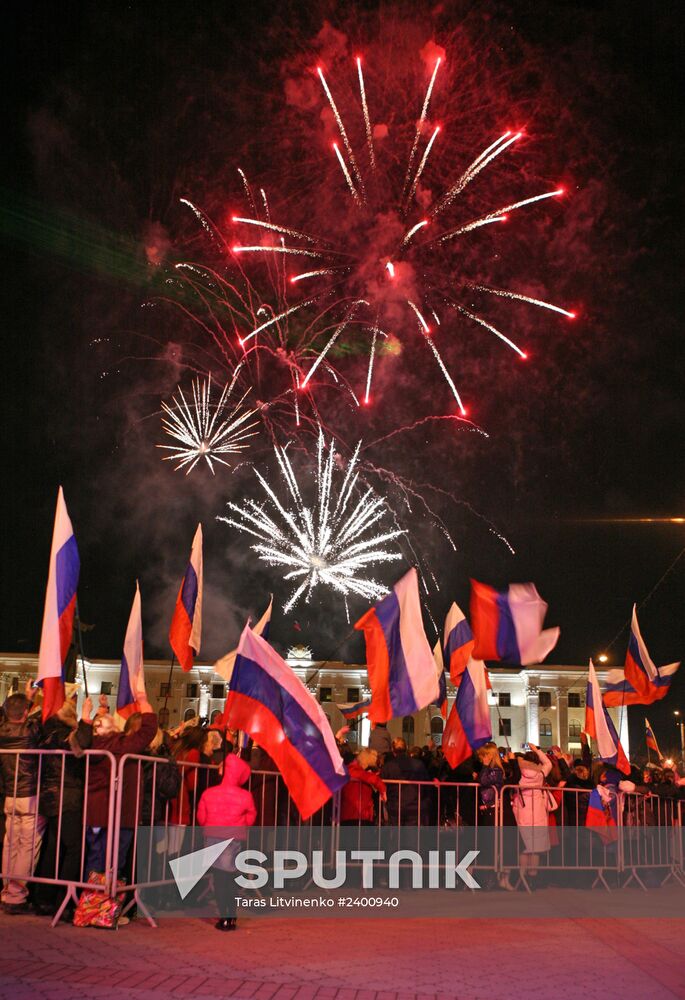 Fireworks in Moscow, Simferopol and Sevastopol after annexation of Crimea