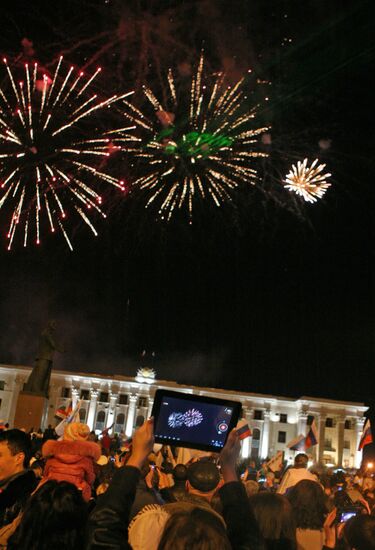 Fireworks in Moscow, Simferopol and Sevastopol after annexation of Crimea