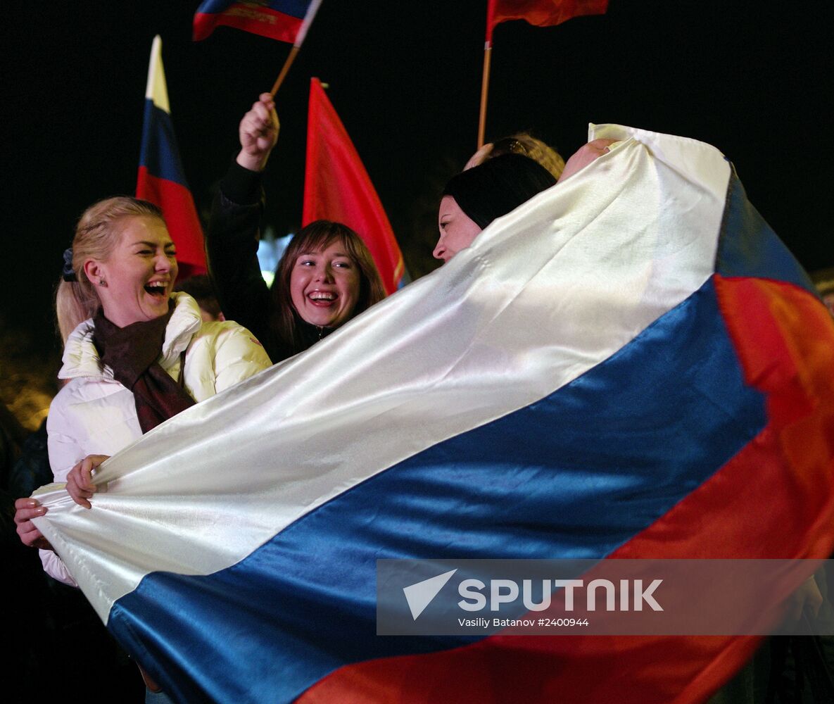 Fireworks in Moscow, Simferopol and Sevastopol after annexation of Crimea