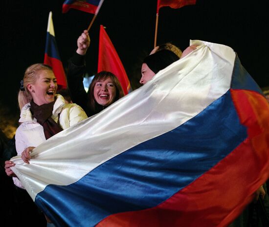 Fireworks in Moscow, Simferopol and Sevastopol after annexation of Crimea