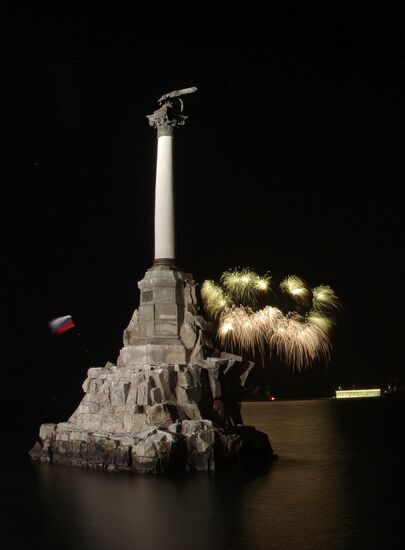 Fireworks in Moscow, Simferopol and Sevastopol after annexation of Crimea