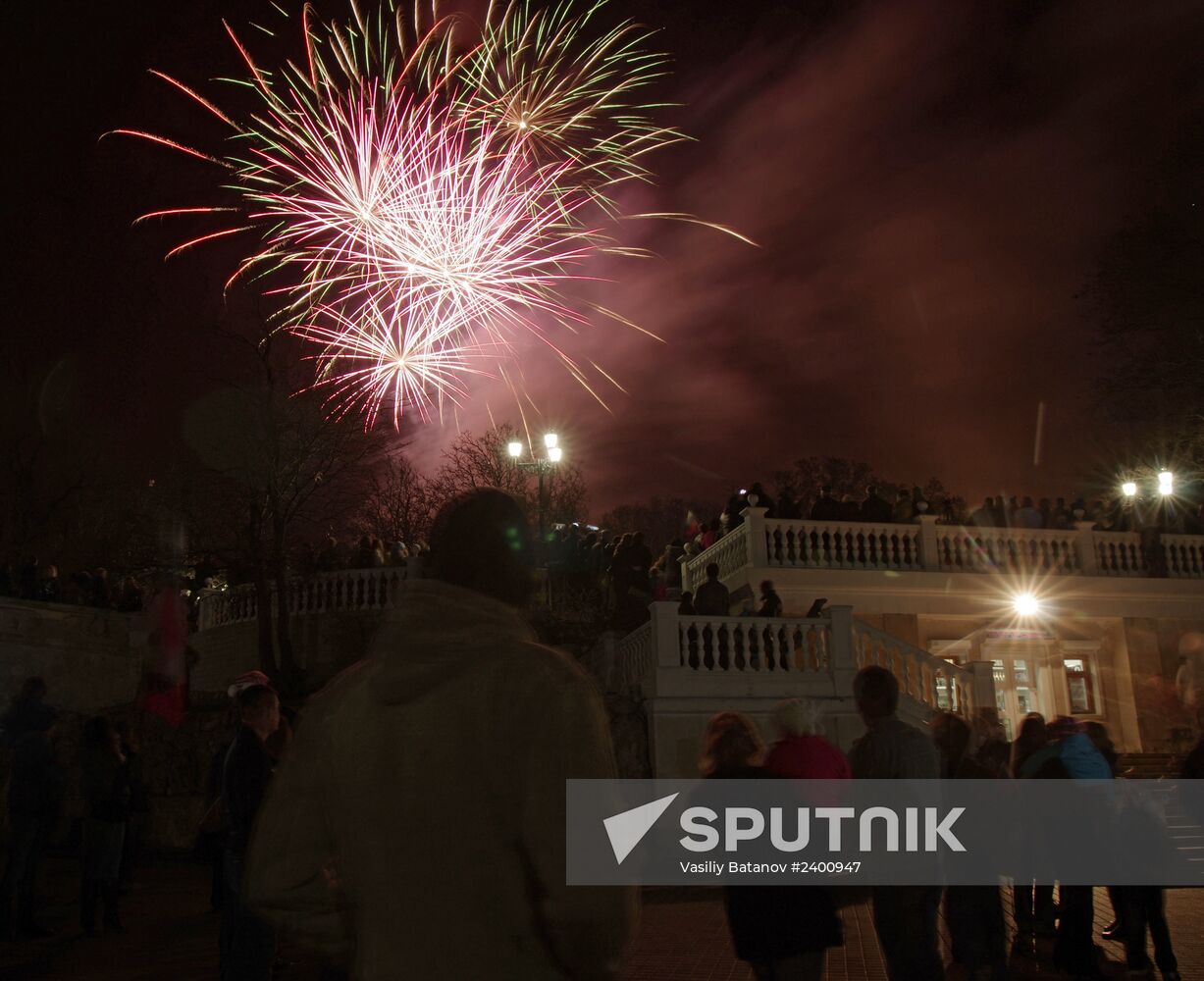 Fireworks in Moscow, Simferopol and Sevastopol after annexation of Crimea
