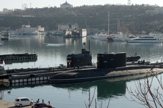 St Andrew's Cross hoisted on Ukrainian Navy's Zaporozhye submarine