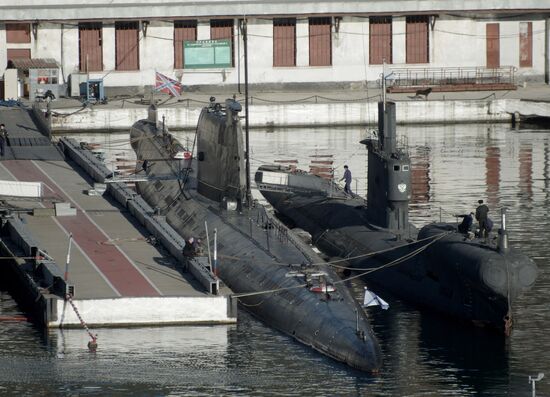 St Andrew's Cross hoisted on Ukrainian Navy's Zaporozhye submarine