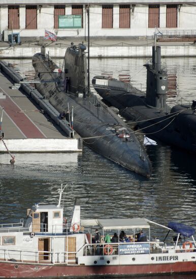 St Andrew's Cross hoisted on Ukrainian Navy's Zaporozhye submarine