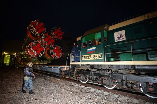 Soyuz-FG booster with Soyuz TMA-11M spaceship installed for launch at Baikonur Cosmodrome