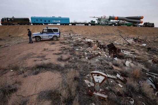 Soyuz-FG booster with Soyuz TMA-11M spaceship installed for launch at Baikonur Cosmodrome