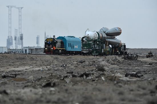 Soyuz-FG booster with Soyuz TMA-11M spaceship installed for launch at Baikonur Cosmodrome