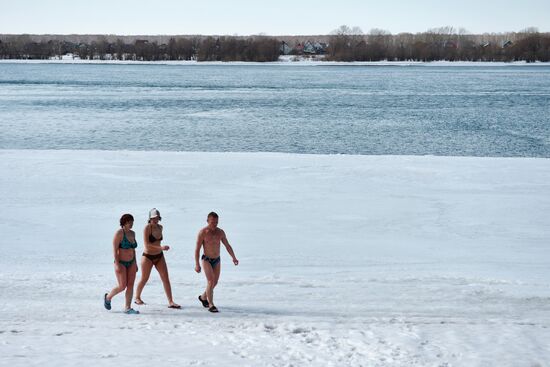 Siberian "walruses" swim across Ob River at zero temperature for the first time
