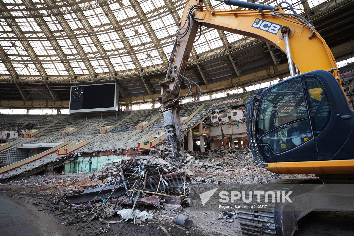 Sergei Sobyanin visits Luzhniki Stadium closed for reconstruction