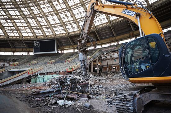 Sergei Sobyanin visits Luzhniki Stadium closed for reconstruction