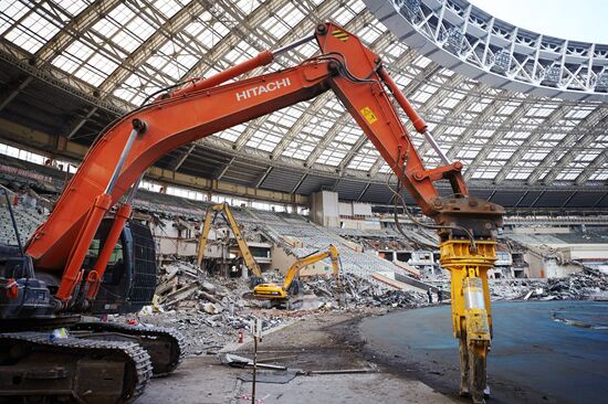 Sergei Sobyanin visits Luzhniki Stadium closed for reconstruction