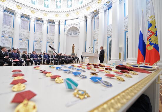 Vladimir Putin presents state awards in Kremlin