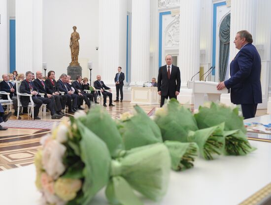 Vladimir Putin presents state awards in Kremlin