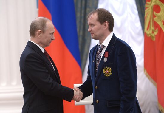 Vladimir Putin presents state awards in Kremlin
