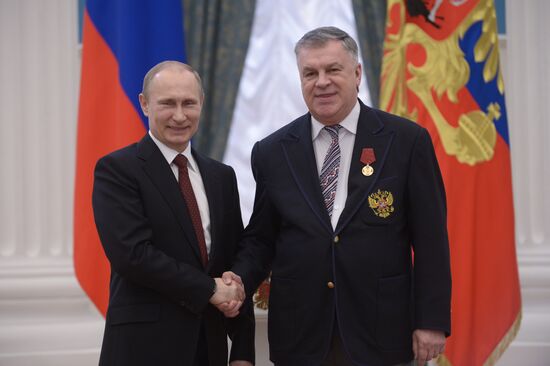 Vladimir Putin presents state awards in Kremlin