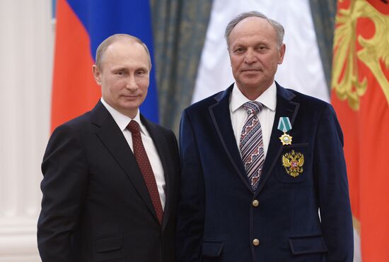 Vladimir Putin presents state awards in Kremlin