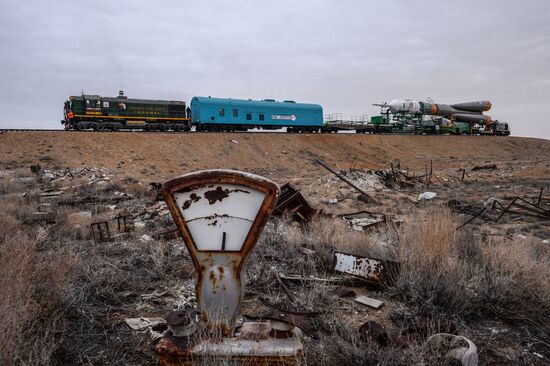 Soyuz-FG booster with Soyuz TMA-11M spaceship installed for launch at Baikonur Cosmodrome