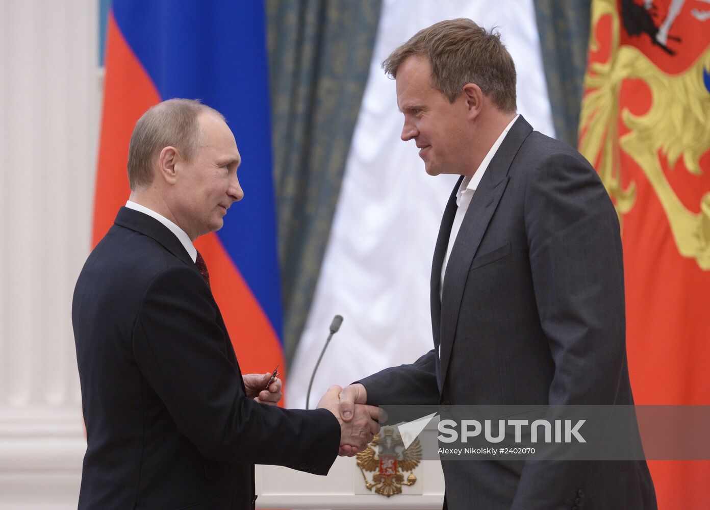 Vladimir Putin presents state awards in Kremlin