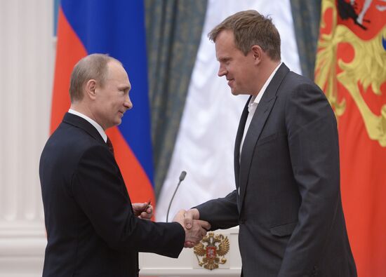 Vladimir Putin presents state awards in Kremlin