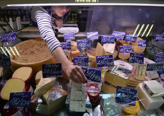 Russian ruble begins official circulation in Crimea