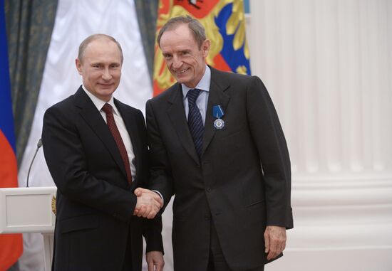 Vladimir Putin presents state awards in Kremlin