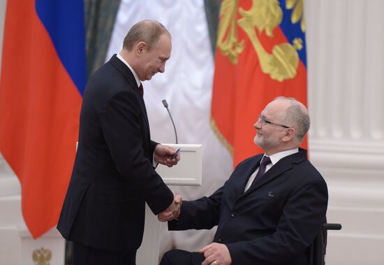Vladimir Putin presents state awards in Kremlin