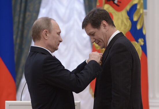 Vladimir Putin presents state awards in Kremlin