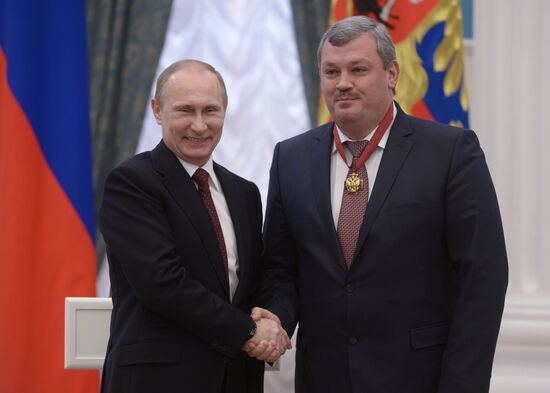 Vladimir Putin presents state awards in Kremlin