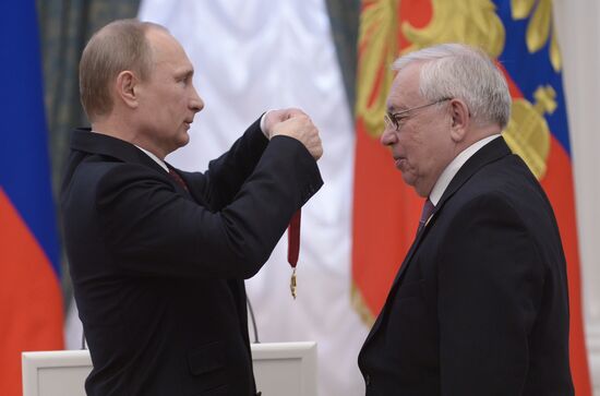 Vladimir Putin presents state awards in Kremlin