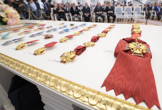 Vladimir Putin presents state awards in Kremlin