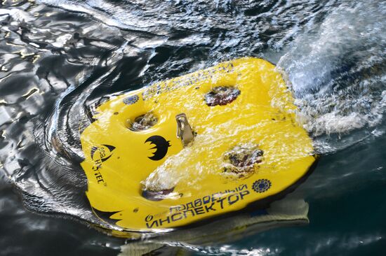 Russian Emergencies Ministry displays modern firefighting anf rescue equipment