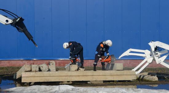 Russian Emergencies Ministry displays modern firefighting anf rescue equipment